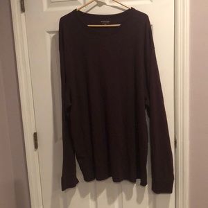 Men’s long sleeve waffle knit shirt.